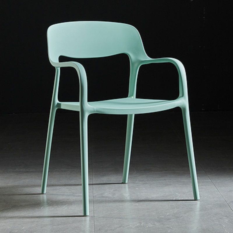 Chaise de salle à manger empilable en plastique carré nordique contemporaine avec dossier et accoudoir 