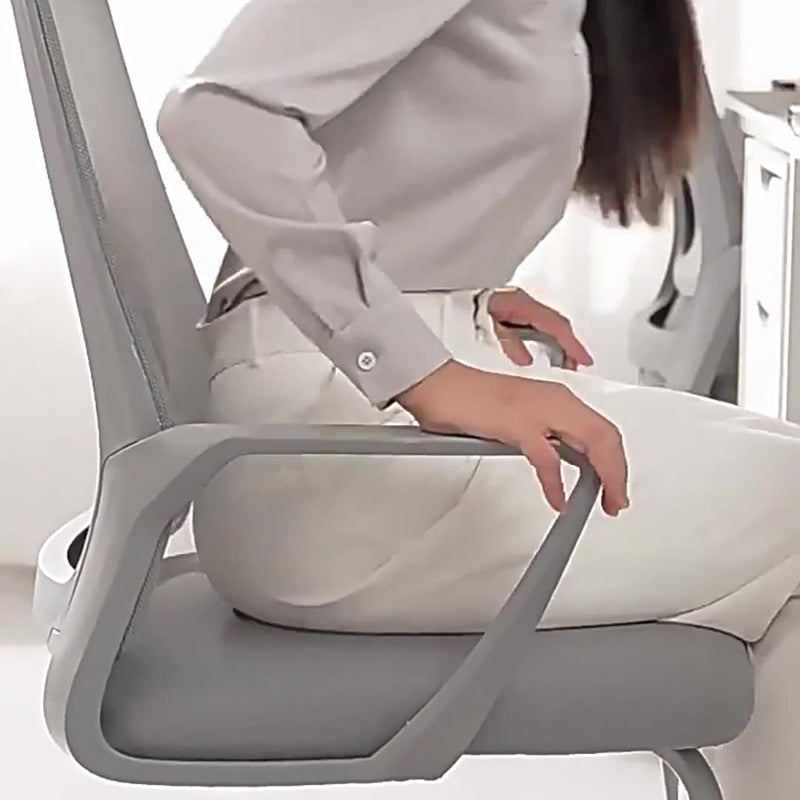 Silla de escritorio con respaldo de reposabrazos de tela de malla cuadrada de simplicidad contemporánea con estructura de metal para estudio 