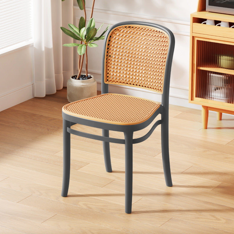 Chaise de salle à manger empilable avec dossier en PVC tissé en rotin carré nordique contemporain 