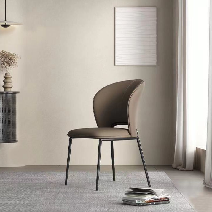 Silla de comedor escandinava contemporánea de cuero de microfibra cuadrada con respaldo de ala de acero al carbono para comedor 