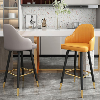 Taburete de bar de metal con asiento de cuero Nappa curvado de lujo contemporáneo, respaldo y reposapiés para comedor 