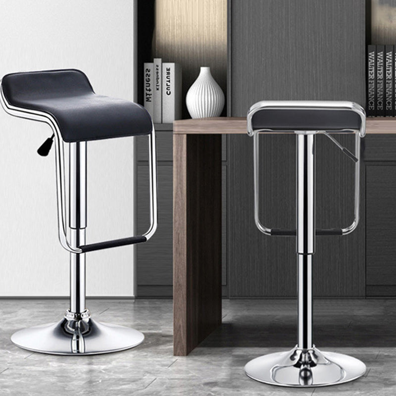 Zeitgenössischer nordischer quadratischer PU-Leder-Metall höhenverstellbarer drehbarer Barhocker mit Fußstütze für das Esszimmer 