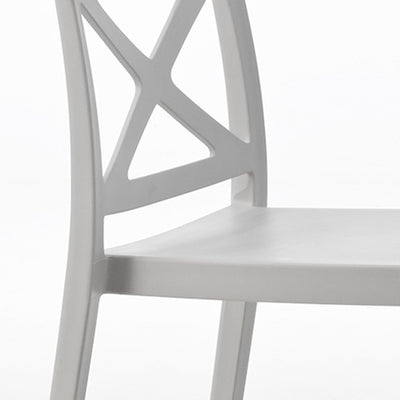 Silla de comedor apilable de plástico cuadrada de simplicidad moderna con respaldo sin brazos para comedor 