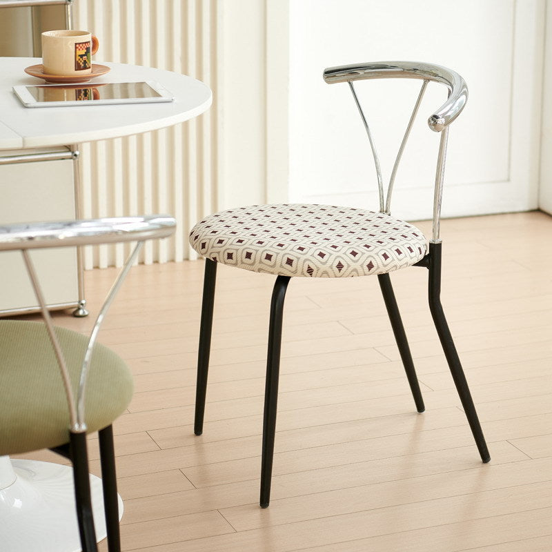 Moderna silla de comedor de pana con patrón de diamantes redondos eclécticos y respaldo de líneas geométricas de acero inoxidable para el comedor 
