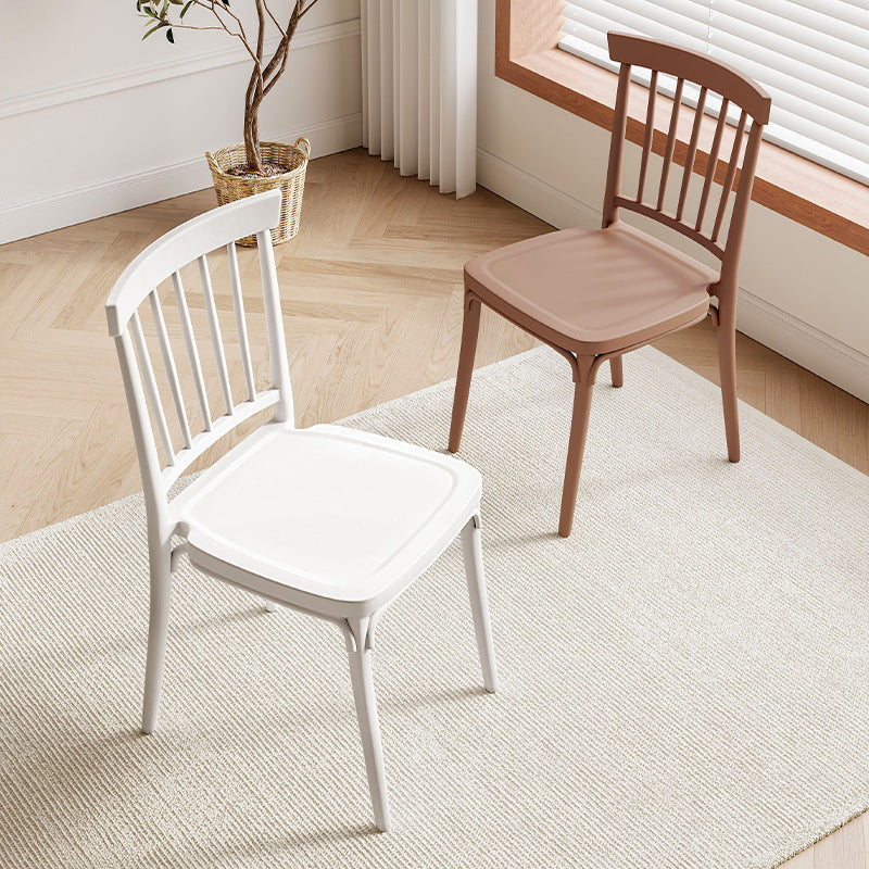 Moderner Mid-Century Plastik Esszimmerstuhl mit Spindelrücken für das Esszimmer 