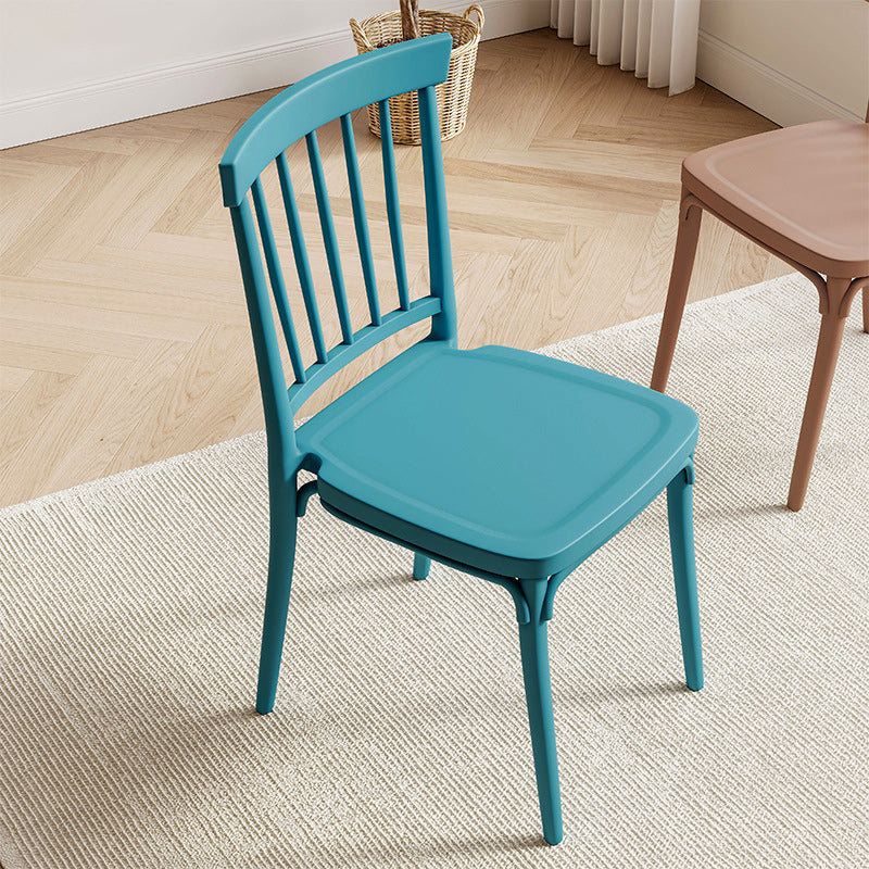 Moderner Mid-Century Plastik Esszimmerstuhl mit Spindelrücken für das Esszimmer 