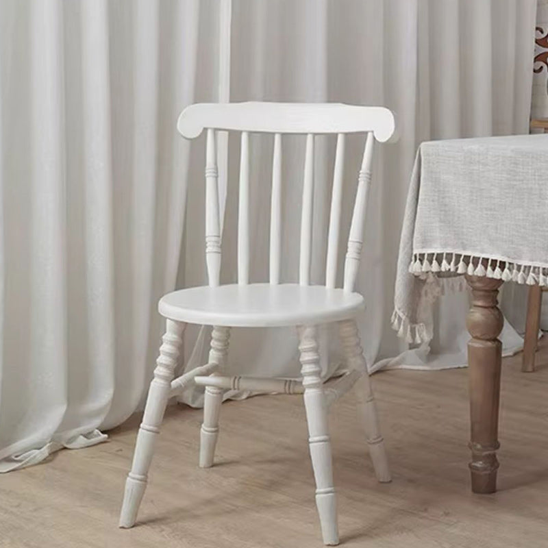 Chaise de salle à manger moderne du milieu du siècle en bois massif rond avec dossier à broches et repose-pieds 