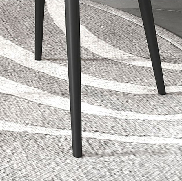 Chaise de salle à manger contemporaine en acier au carbone avec revêtement en similicuir incurvé pour salon 