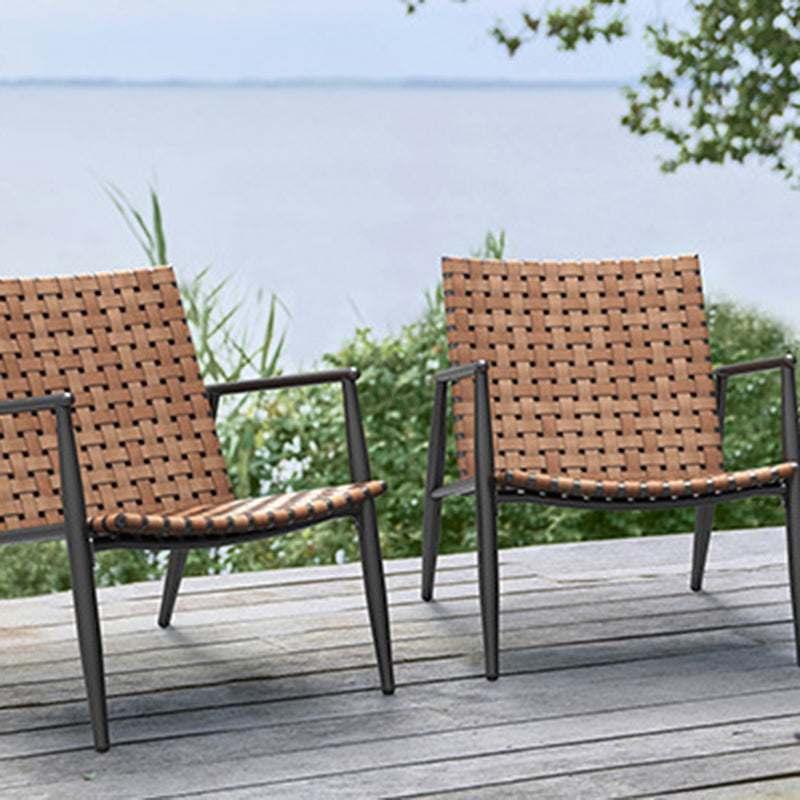 Traditioneller rustikaler quadratischer Aluminium-PE-Leder-Rattan-Akzentstuhl mit Rückenlehne und Armlehne für die Terrasse 