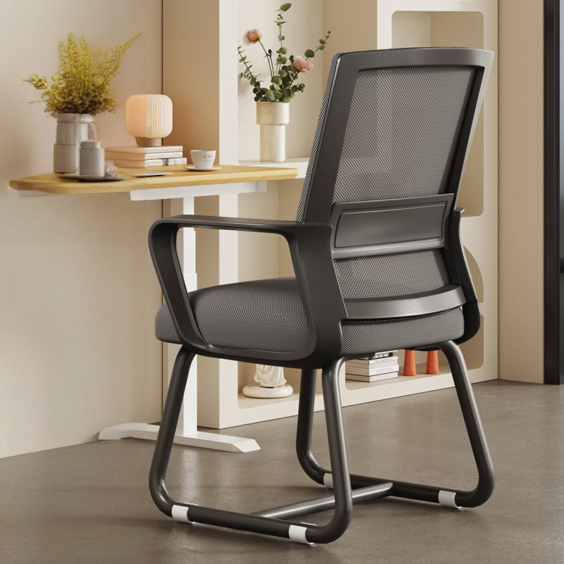 Moderner minimalistischer quadratischer rechteckiger Stahlnetz-Schreibtischstuhl mit Rückenlehne und Armlehne für das Home Office 