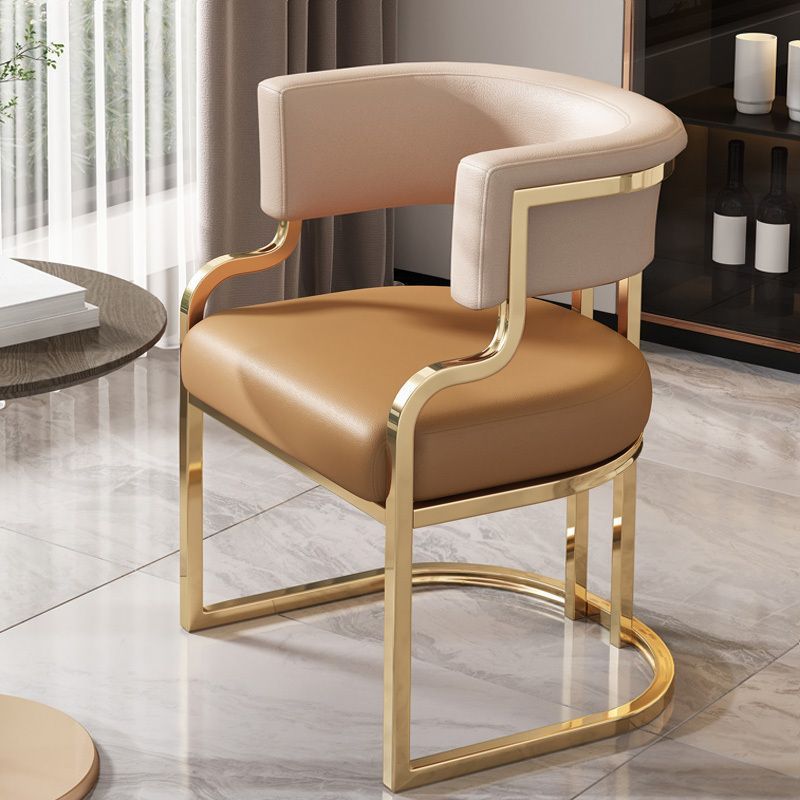Chaise de salle à manger moderne en cuir et métal avec dossier et accoudoirs incurvés en demi-cercle pour salle à manger 
