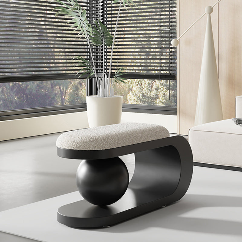 Moderner skandinavischer Sessel mit langer geschwungener Form, Kugeldesign, aus Karbonstahl und Sherpa-Stoff für das Wohnzimmer 