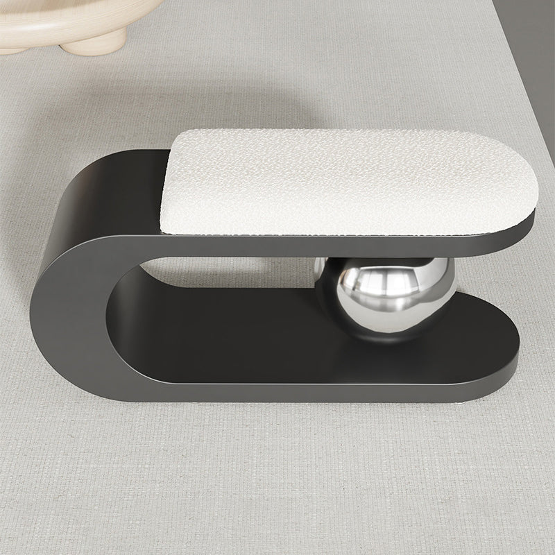 Moderner skandinavischer Sessel mit langer geschwungener Form, Kugeldesign, aus Karbonstahl und Sherpa-Stoff für das Wohnzimmer 