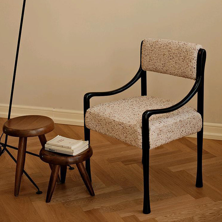 Chaise en bois de frêne avec dossier et accoudoirs en tissu de style moderne et mi-siècle pour salon 
