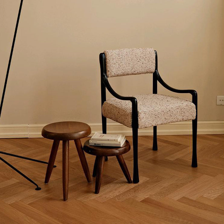Chaise en bois de frêne avec dossier et accoudoirs en tissu de style moderne et mi-siècle pour salon 