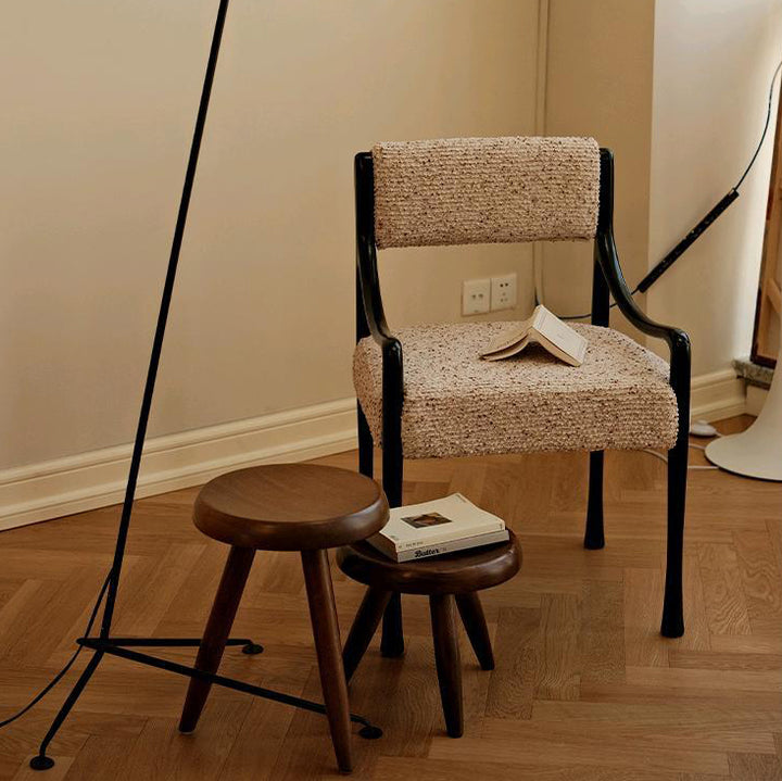 Chaise en bois de frêne avec dossier et accoudoirs en tissu de style moderne et mi-siècle pour salon 