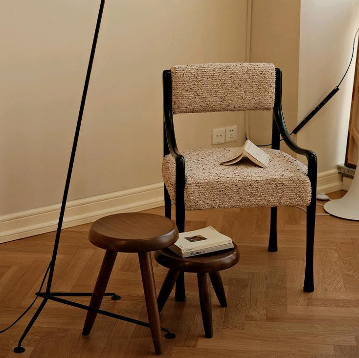 Chaise en bois de frêne avec dossier et accoudoirs en tissu de style moderne et mi-siècle pour salon 