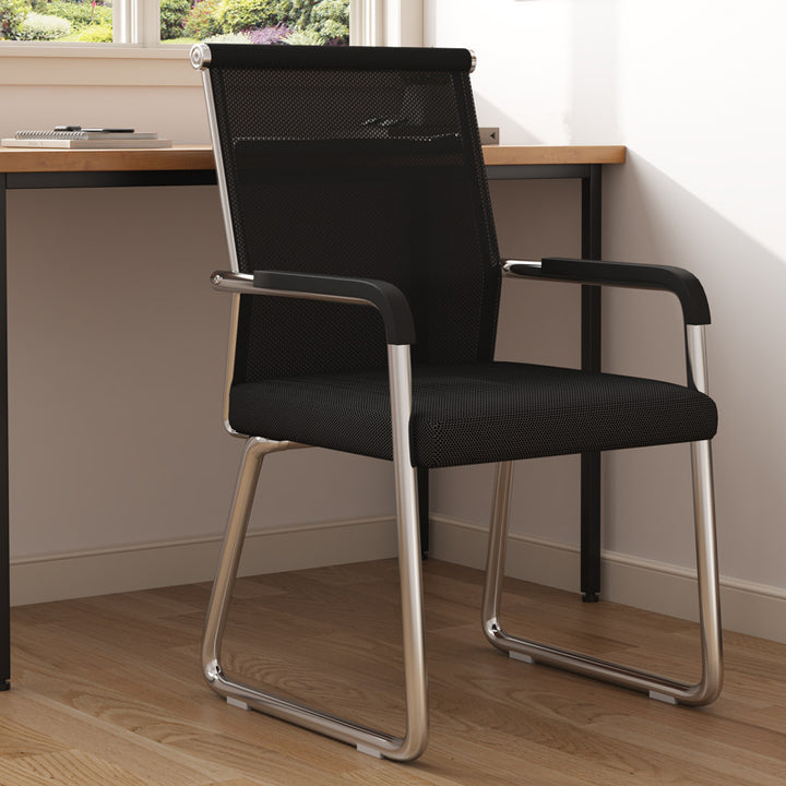 Moderner minimalistischer Schreibtischstuhl mit rechteckiger Stahlgitter-Rückenlehne und Armlehnen fürs Homeoffice 