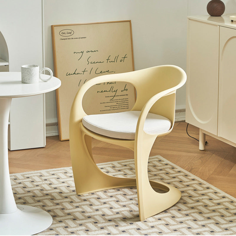 Contemporary Scandinavian Curve PP Dining Chair Backrest Armrest For Dining Room