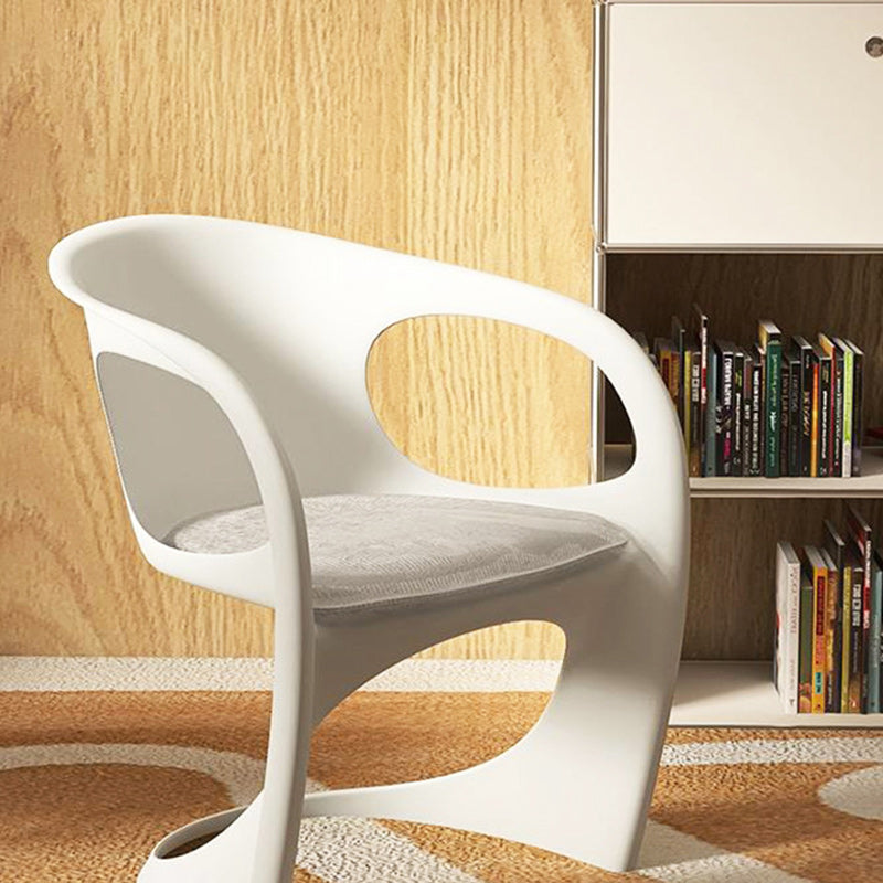 Contemporary Scandinavian Curve PP Dining Chair Backrest Armrest For Dining Room