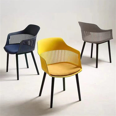 Chaise de salle à manger en plastique carrée minimaliste moderne avec dossier et accoudoirs pour salle à manger 