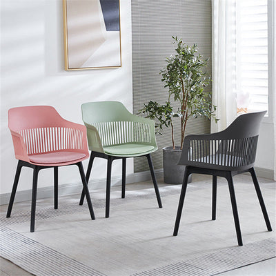 Chaise de salle à manger en plastique carrée minimaliste moderne avec dossier et accoudoirs pour salle à manger 