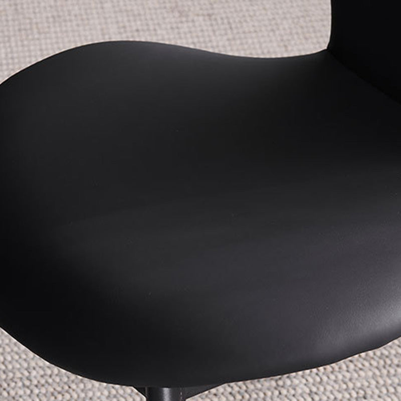 Chaise de salle à manger en cuir microfibre avec dossier triangulaire minimaliste moderne et acier au carbone 