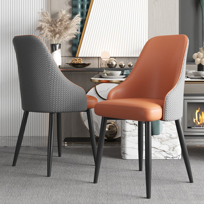 Chaise de salle à manger en cuir à dossier trapézoïdal moderne de luxe en acier au carbone pour salle à manger 