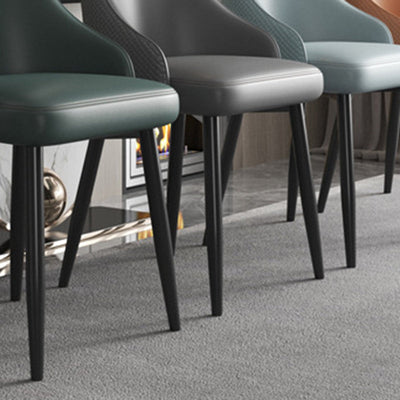 Chaise de salle à manger en cuir à dossier trapézoïdal moderne de luxe en acier au carbone pour salle à manger 