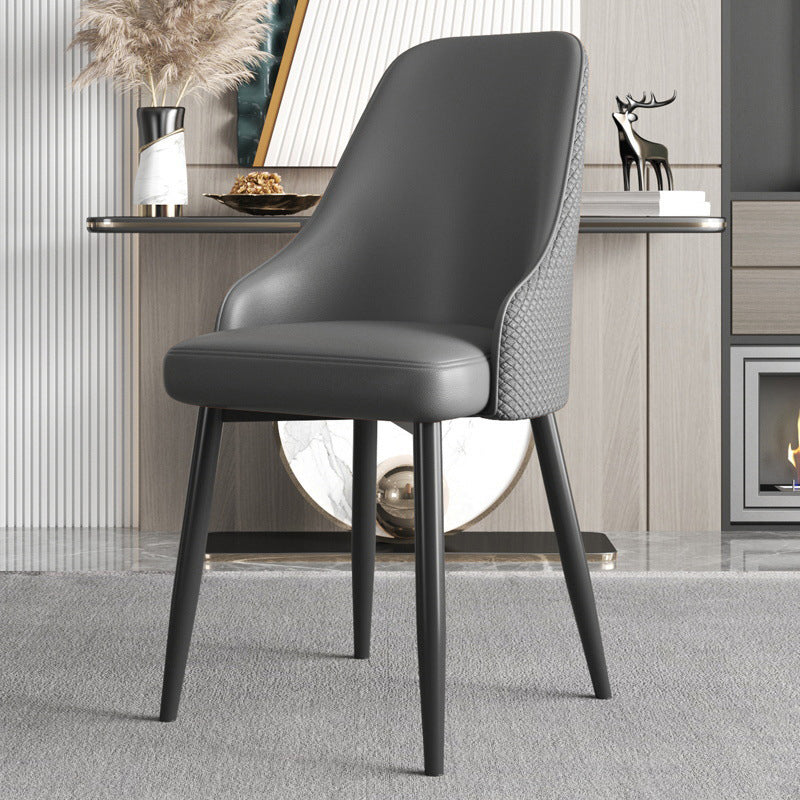 Chaise de salle à manger en cuir à dossier trapézoïdal moderne de luxe en acier au carbone pour salle à manger 
