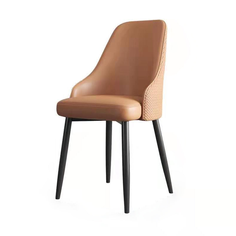 Chaise de salle à manger en cuir à dossier trapézoïdal moderne de luxe en acier au carbone pour salle à manger 