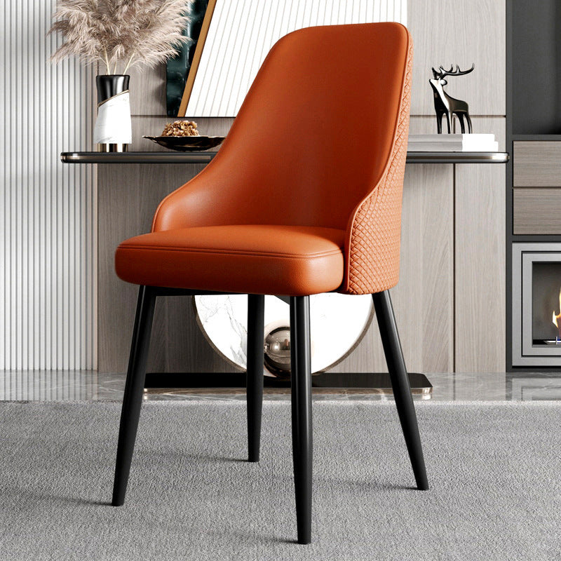 Chaise de salle à manger en cuir à dossier trapézoïdal moderne de luxe en acier au carbone pour salle à manger 