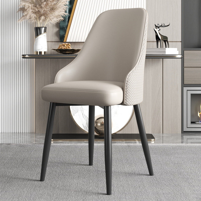 Chaise de salle à manger en cuir à dossier trapézoïdal moderne de luxe en acier au carbone pour salle à manger 