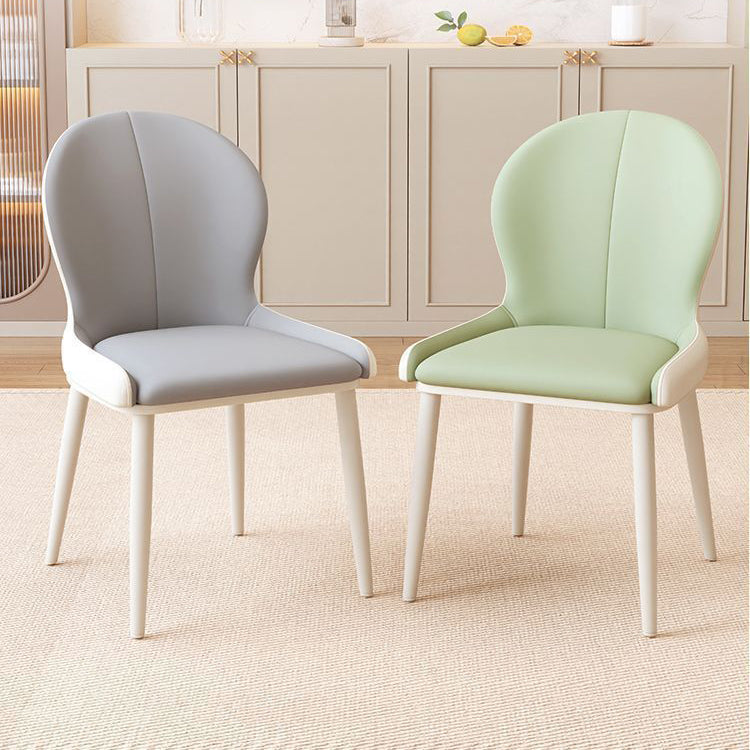 Chaise de salle à manger contemporaine scandinave à dossier rond en cuir Napa avec dossier en acier au carbone pour salle à manger 