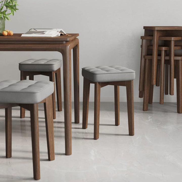 Moderner minimalistischer quadratischer Hocker aus Massivholz und Leathaire mit 4 Beinen für das Schlafzimmer 