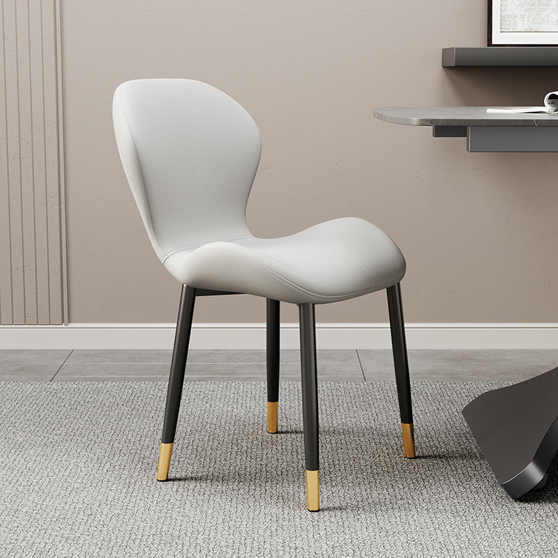 Respaldo de silla de comedor de acero al carbono de cuero con cojín trapezoidal de simplicidad moderna para comedor 