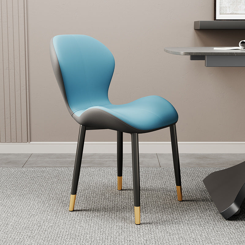 Respaldo de silla de comedor de acero al carbono de cuero con cojín trapezoidal de simplicidad moderna para comedor 