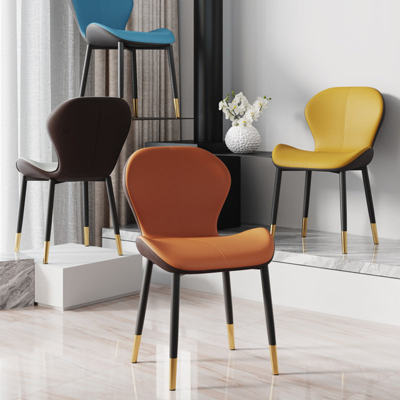 Respaldo de silla de comedor de acero al carbono de cuero con cojín trapezoidal de simplicidad moderna para comedor 