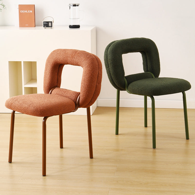 Moderner minimalistischer Donut-Quadrat-Lammwoll-Kohlenstoffstahl-Schminkhocker mit Rückenlehne für das Schlafzimmer 