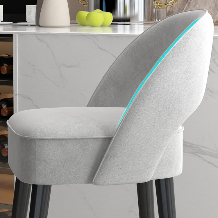 Taburete de bar moderno y lujoso de espuma de alta resiliencia cuadrada con respaldo de metal para cocina 