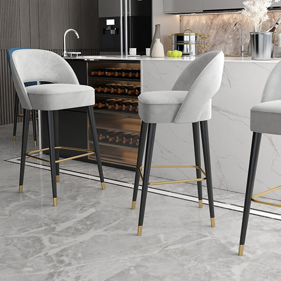 Taburete de bar moderno y lujoso de espuma de alta resiliencia cuadrada con respaldo de metal para cocina 