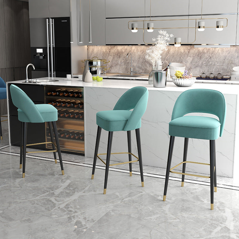 Taburete de bar moderno y lujoso de espuma de alta resiliencia cuadrada con respaldo de metal para cocina 