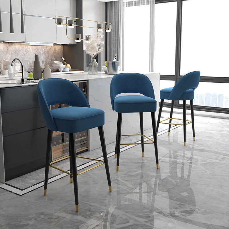 Taburete de bar moderno y lujoso de espuma de alta resiliencia cuadrada con respaldo de metal para cocina 