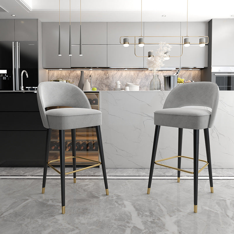 Taburete de bar moderno y lujoso de espuma de alta resiliencia cuadrada con respaldo de metal para cocina 