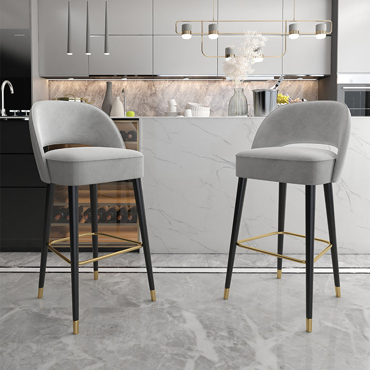 Taburete de bar moderno y lujoso de espuma de alta resiliencia cuadrada con respaldo de metal para cocina 
