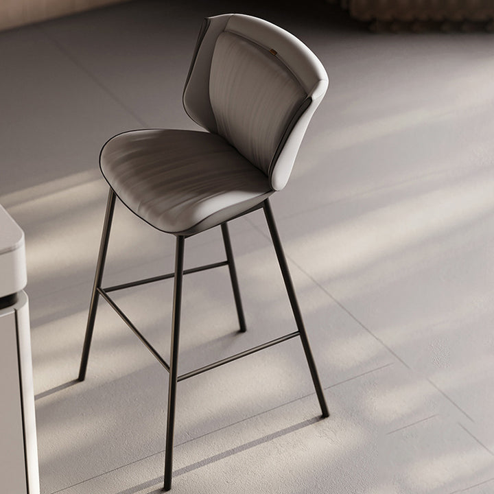 Taburete de bar moderno de lujo con cojín trapezoidal, cuero sintético, acero al carbono y respaldo para comedor 