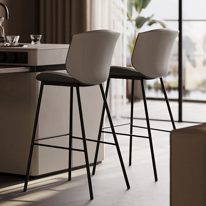Taburete de bar moderno de lujo con cojín trapezoidal, cuero sintético, acero al carbono y respaldo para comedor 
