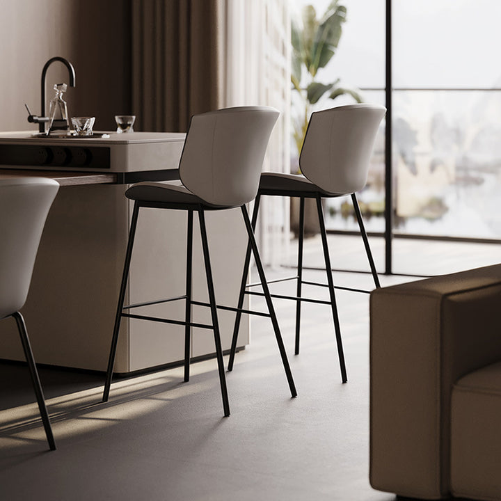 Taburete de bar moderno de lujo con cojín trapezoidal, cuero sintético, acero al carbono y respaldo para comedor 