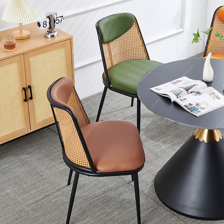 Zeitgenössischer trapezförmiger Esszimmerstuhl im Coastal-Stil mit Rückenlehne aus Kunst-Nappaleder, Eisen und Schaumstoff für das Esszimmer 