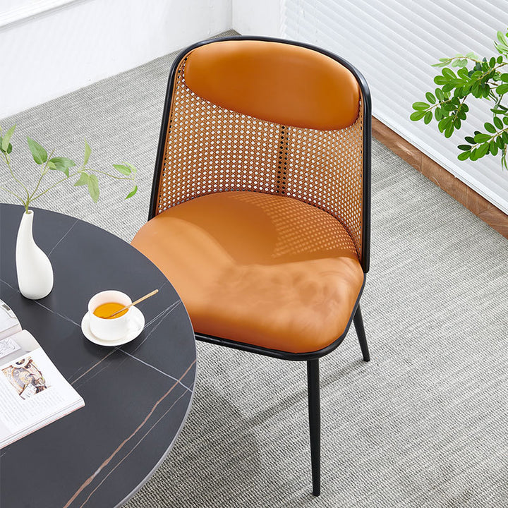 Zeitgenössischer trapezförmiger Esszimmerstuhl im Coastal-Stil mit Rückenlehne aus Kunst-Nappaleder, Eisen und Schaumstoff für das Esszimmer 